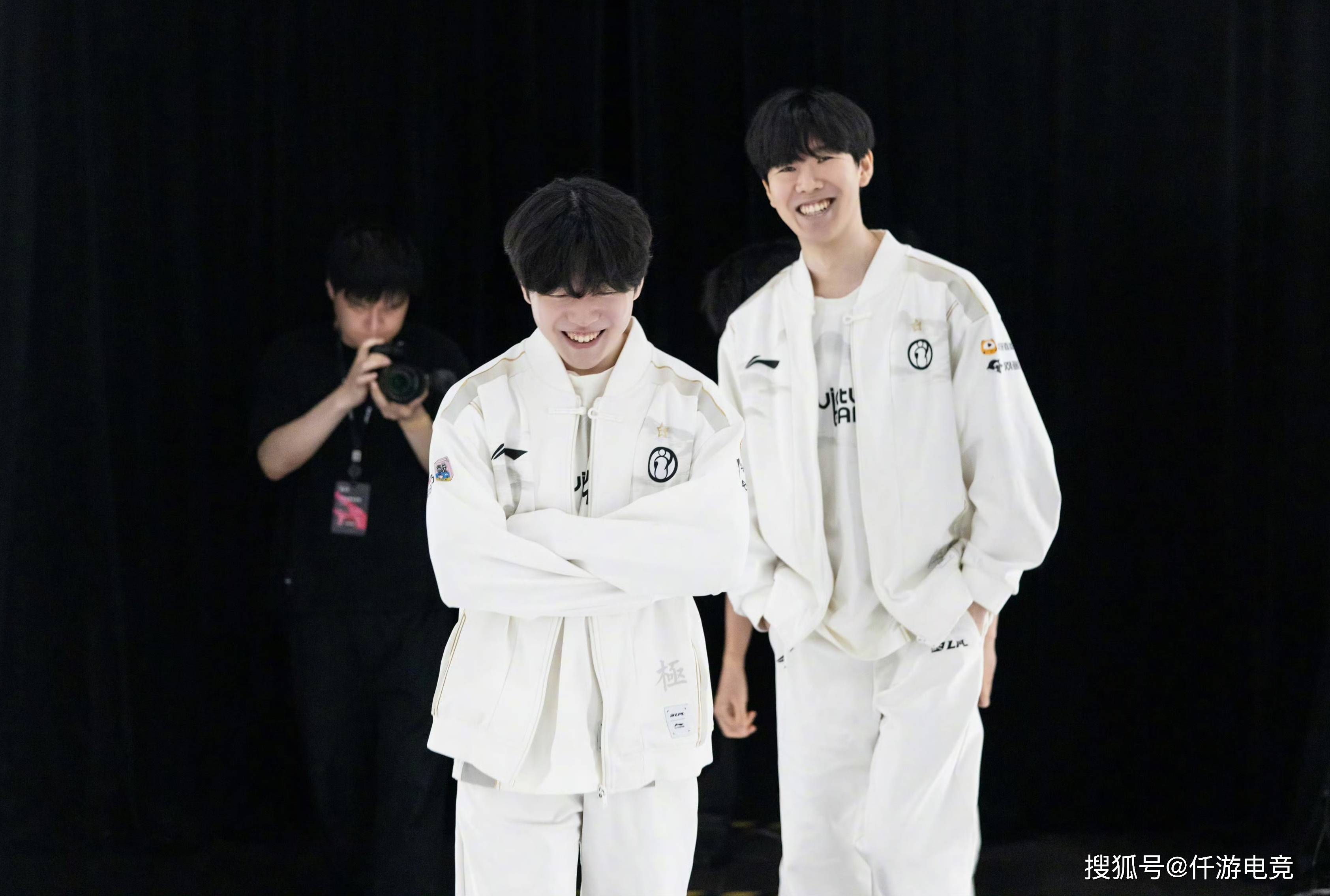 面对年轻新 面对年轻新