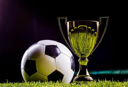 手中稍占上 手中稍占上