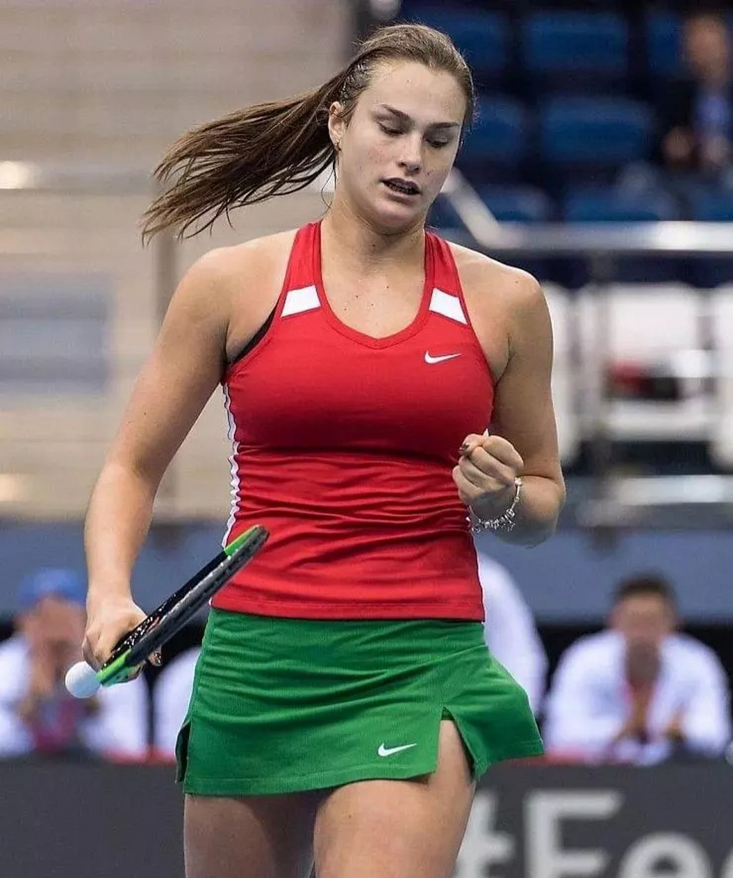 同时激励了 同时激励了